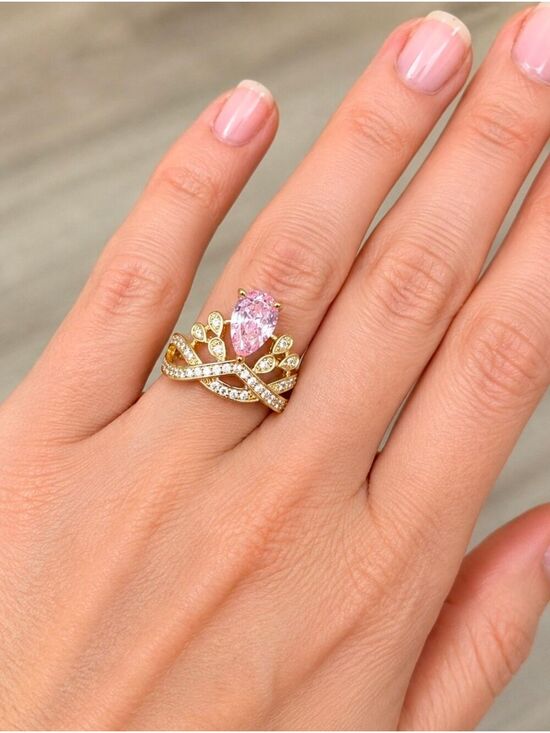 Unbranded Jewelry - NWT Gold and Pink Crown Ring Size 8